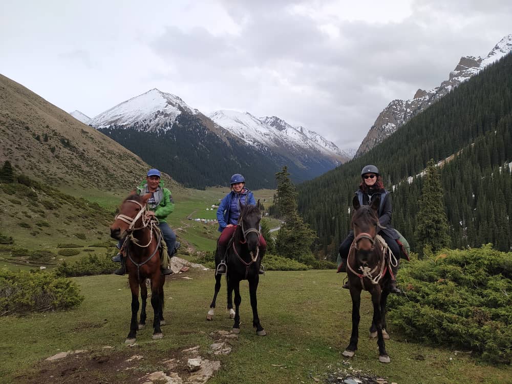 Riding to Altyn Arashan